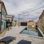 Mint With Pool *