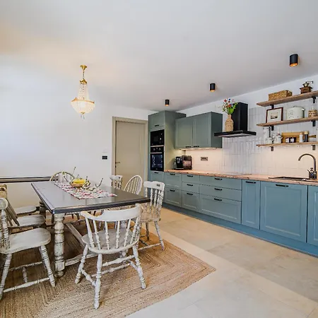 Villa Mint With Pool