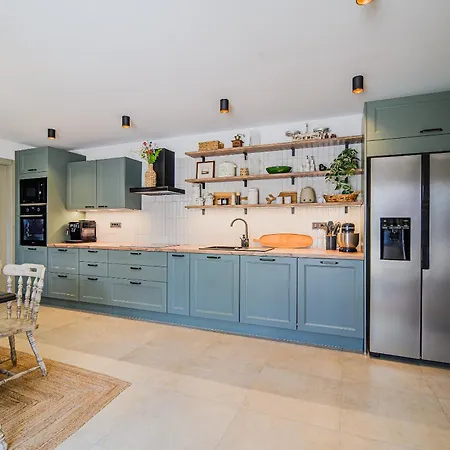 Mint With Pool * Pazin