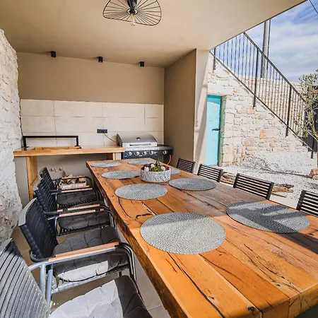 Mint With Pool Villa Pazin