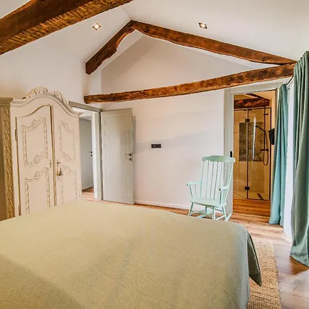 Mint With Pool فيلة *