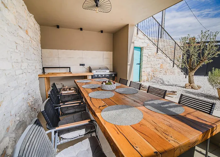 Mint With Pool Villa Pazin